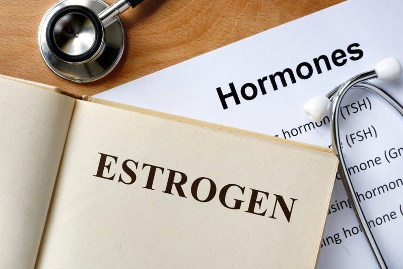 Bổ sung estrogen: Lợi và hại?