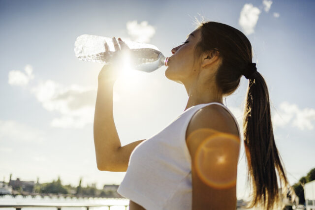 Uống nước đúng cách và phù hợp trong mùa hè